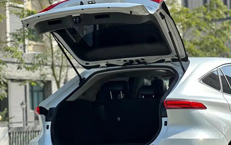 Toyota Harrier, 2021 год, 2 200 000 рублей, 31 фотография
