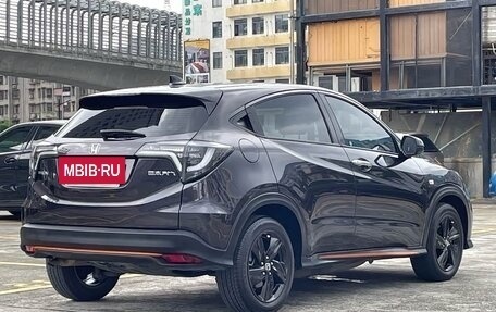 Honda Vezel, 2022 год, 1 400 000 рублей, 3 фотография