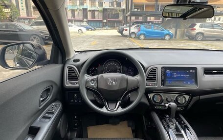 Honda Vezel, 2022 год, 1 400 000 рублей, 10 фотография