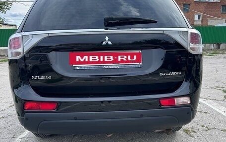 Mitsubishi Outlander III рестайлинг 3, 2012 год, 1 550 000 рублей, 4 фотография