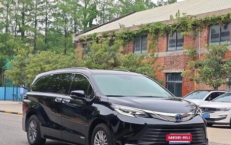Toyota Sienna, 2021 год, 2 950 000 рублей, 3 фотография