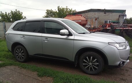 Mitsubishi Outlander III рестайлинг 3, 2014 год, 1 735 813 рублей, 6 фотография