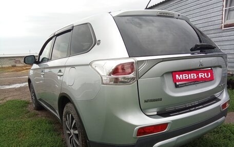 Mitsubishi Outlander III рестайлинг 3, 2014 год, 1 735 813 рублей, 3 фотография