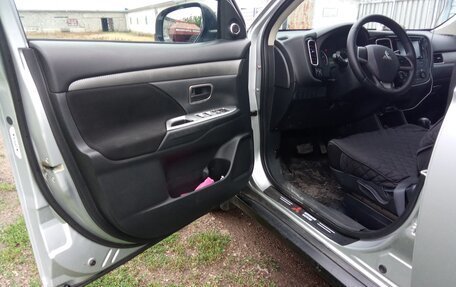 Mitsubishi Outlander III рестайлинг 3, 2014 год, 1 735 813 рублей, 9 фотография
