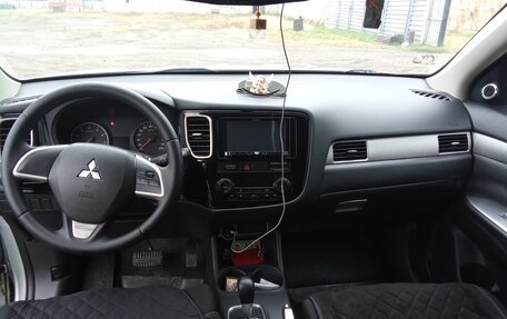 Mitsubishi Outlander III рестайлинг 3, 2014 год, 1 735 813 рублей, 14 фотография