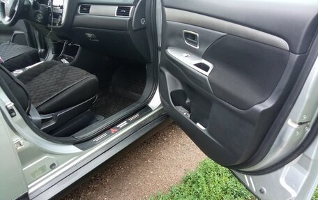 Mitsubishi Outlander III рестайлинг 3, 2014 год, 1 735 813 рублей, 12 фотография