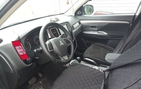 Mitsubishi Outlander III рестайлинг 3, 2014 год, 1 735 813 рублей, 15 фотография