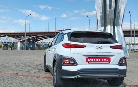 Hyundai Kona I, 2020 год, 2 490 000 рублей, 2 фотография