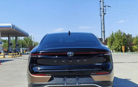 Toyota Crown, 2022 год, 3 650 000 рублей, 7 фотография