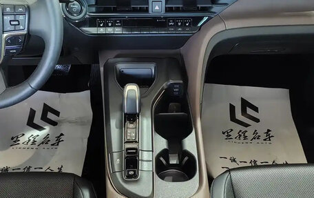 Toyota Crown, 2022 год, 3 650 000 рублей, 14 фотография