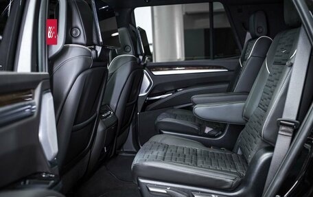 Cadillac Escalade V, 2025 год, 23 288 000 рублей, 15 фотография