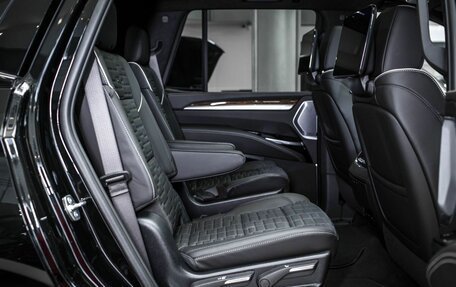 Cadillac Escalade V, 2025 год, 23 288 000 рублей, 18 фотография