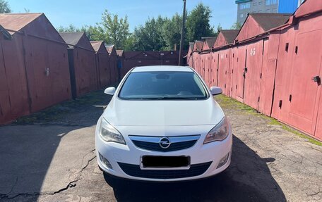 Opel Astra J, 2011 год, 670 000 рублей, 1 фотография