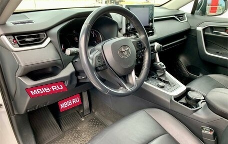 Toyota RAV4, 2019 год, 3 020 000 рублей, 10 фотография