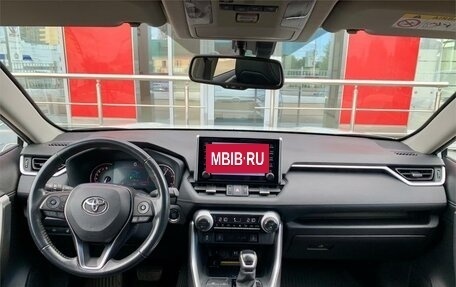 Toyota RAV4, 2019 год, 3 020 000 рублей, 11 фотография