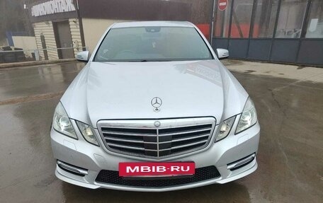 Mercedes-Benz E-Класс, 2012 год, 1 850 000 рублей, 2 фотография