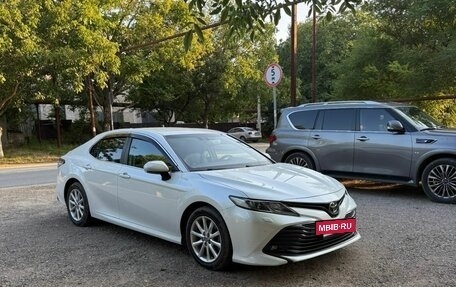 Toyota Camry, 2018 год, 2 450 000 рублей, 2 фотография