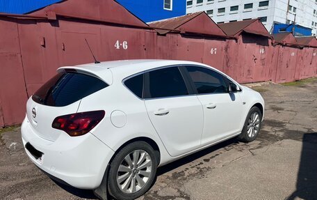 Opel Astra J, 2011 год, 670 000 рублей, 2 фотография
