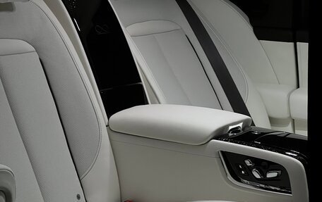 Rolls-Royce Cullinan, 2025 год, 79 000 000 рублей, 21 фотография
