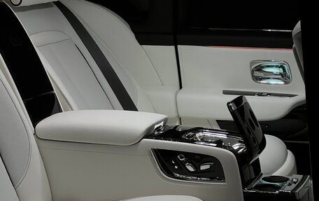 Rolls-Royce Cullinan, 2025 год, 79 000 000 рублей, 22 фотография