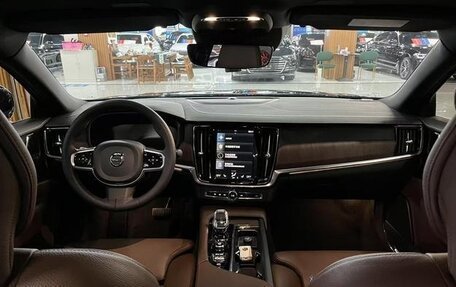 Volvo S90 II рестайлинг, 2021 год, 2 400 000 рублей, 7 фотография