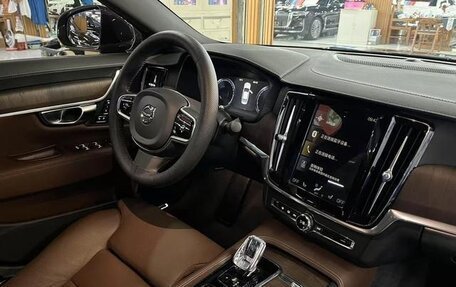 Volvo S90 II рестайлинг, 2021 год, 2 400 000 рублей, 8 фотография