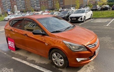 Hyundai Solaris II рестайлинг, 2015 год, 800 000 рублей, 3 фотография