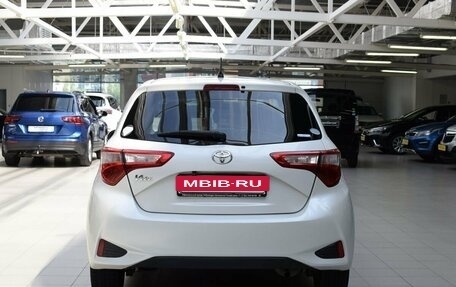 Toyota Vitz, 2017 год, 1 040 000 рублей, 6 фотография