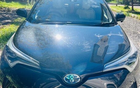 Toyota C-HR I рестайлинг, 2018 год, 1 800 000 рублей, 3 фотография