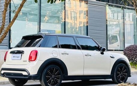 MINI Hatch, 2022 год, 1 990 000 рублей, 8 фотография