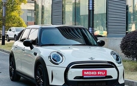 MINI Hatch, 2022 год, 1 990 000 рублей, 3 фотография
