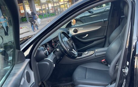 Mercedes-Benz E-Класс, 2019 год, 2 100 000 рублей, 6 фотография