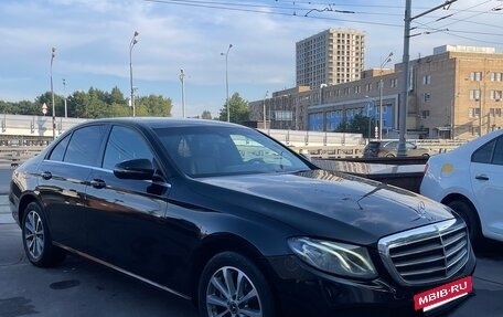 Mercedes-Benz E-Класс, 2019 год, 2 100 000 рублей, 5 фотография