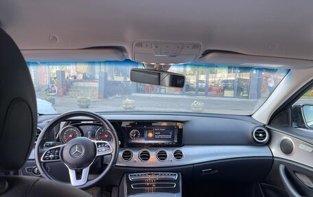 Mercedes-Benz E-Класс, 2019 год, 2 100 000 рублей, 9 фотография