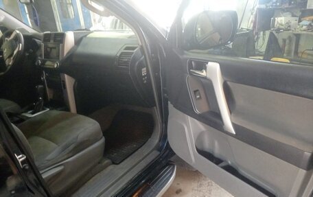 Toyota Land Cruiser Prado 150 рестайлинг 2, 2011 год, 2 500 000 рублей, 10 фотография