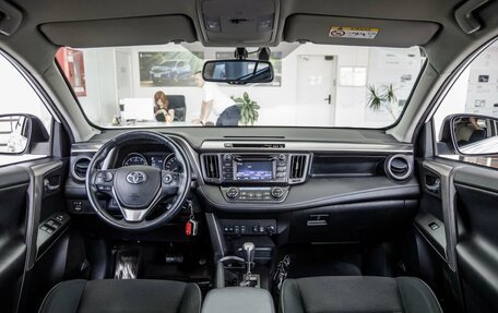Toyota RAV4, 2015 год, 2 068 000 рублей, 13 фотография