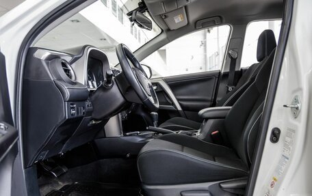 Toyota RAV4, 2015 год, 2 068 000 рублей, 31 фотография