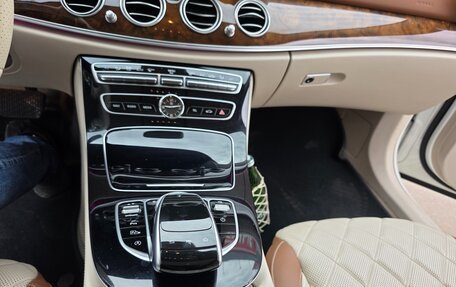 Mercedes-Benz E-Класс, 2016 год, 3 300 000 рублей, 19 фотография