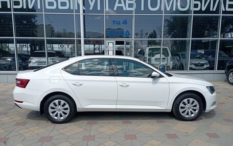 Skoda Superb III рестайлинг, 2019 год, 2 190 000 рублей, 2 фотография