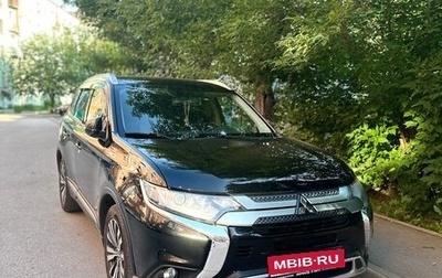 Mitsubishi Outlander III рестайлинг 3, 2020 год, 2 370 000 рублей, 1 фотография