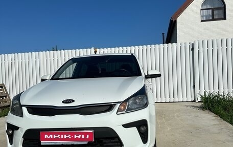 KIA Rio IV, 2018 год, 899 000 рублей, 1 фотография