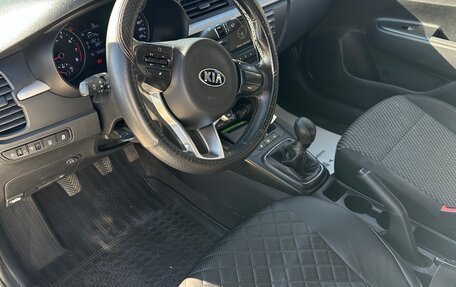 KIA Rio IV, 2018 год, 899 000 рублей, 3 фотография