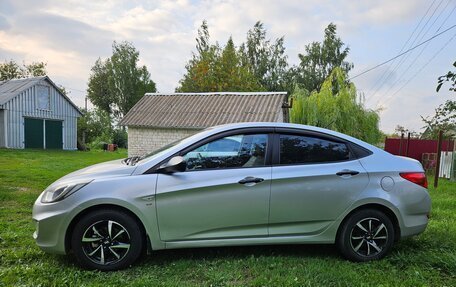 Hyundai Solaris II рестайлинг, 2014 год, 800 000 рублей, 12 фотография