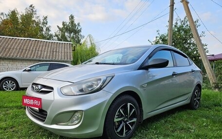 Hyundai Solaris II рестайлинг, 2014 год, 800 000 рублей, 3 фотография