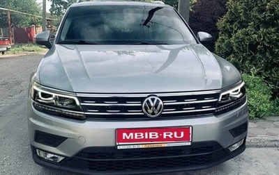 Volkswagen Tiguan II, 2018 год, 2 400 000 рублей, 1 фотография