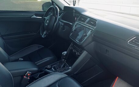 Volkswagen Tiguan II, 2018 год, 2 400 000 рублей, 4 фотография