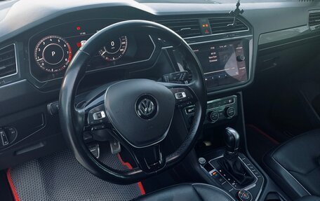 Volkswagen Tiguan II, 2018 год, 2 400 000 рублей, 3 фотография