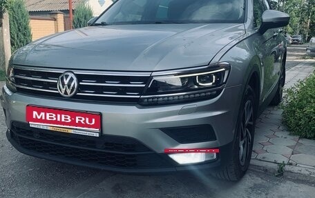 Volkswagen Tiguan II, 2018 год, 2 400 000 рублей, 2 фотография