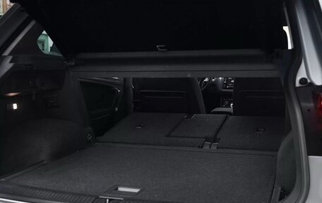 Volkswagen Tiguan II, 2018 год, 2 400 000 рублей, 10 фотография