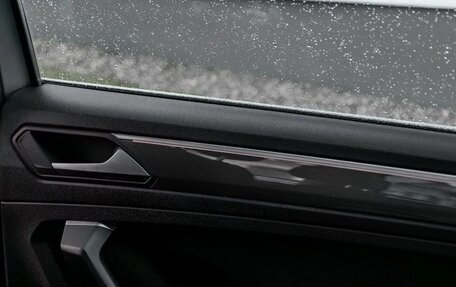 Volkswagen Tiguan II, 2018 год, 2 400 000 рублей, 11 фотография